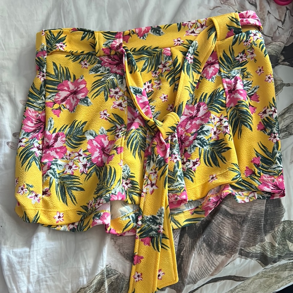 beach shorts! very cute great condition